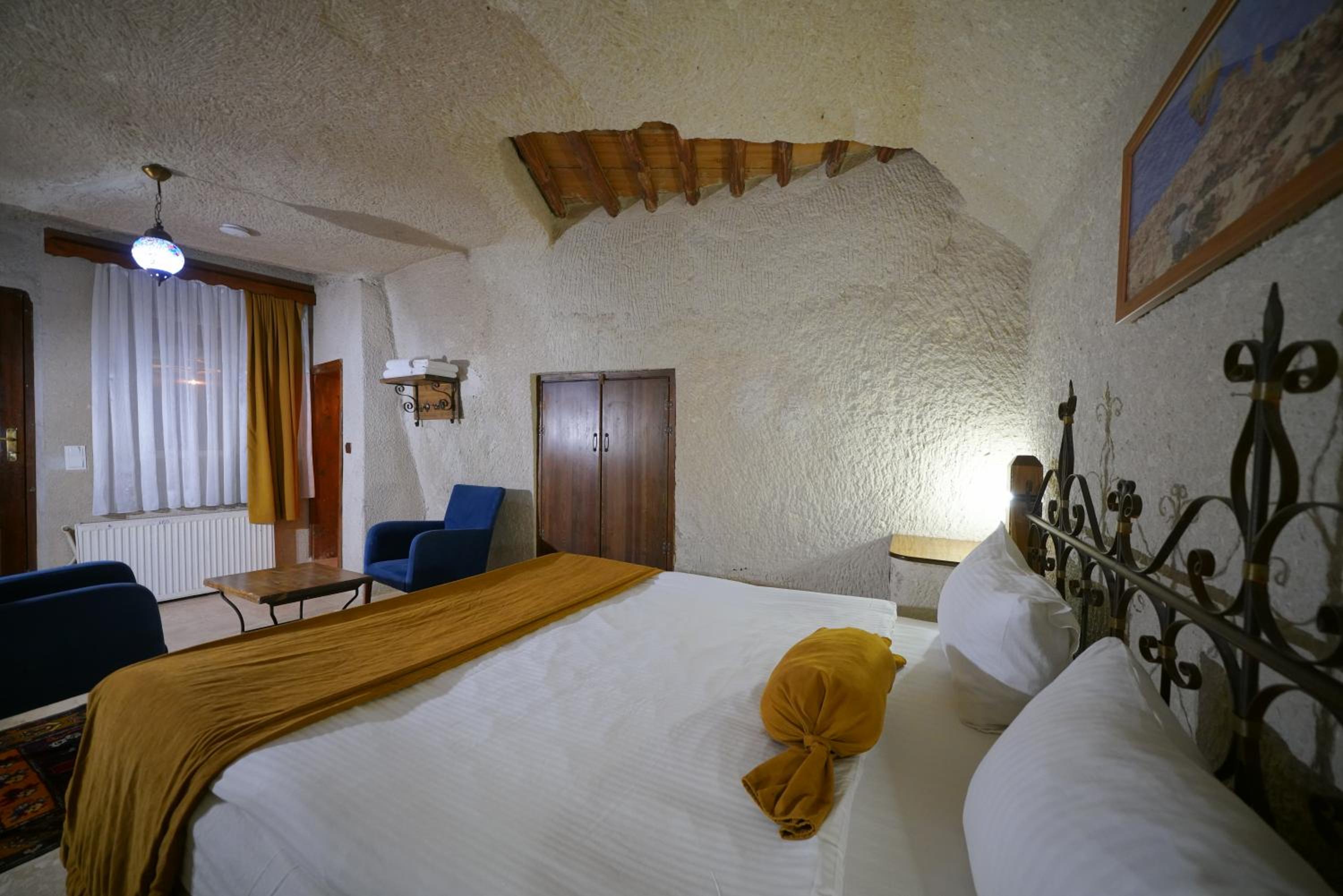 Cave, Double Bed