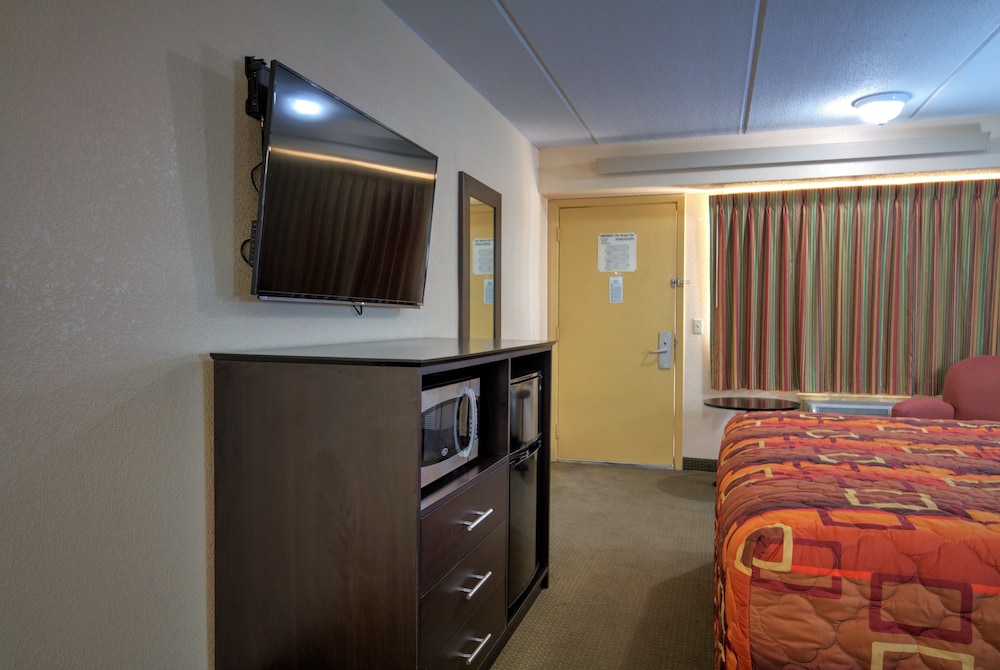 Americas Best Value Inn 23/27