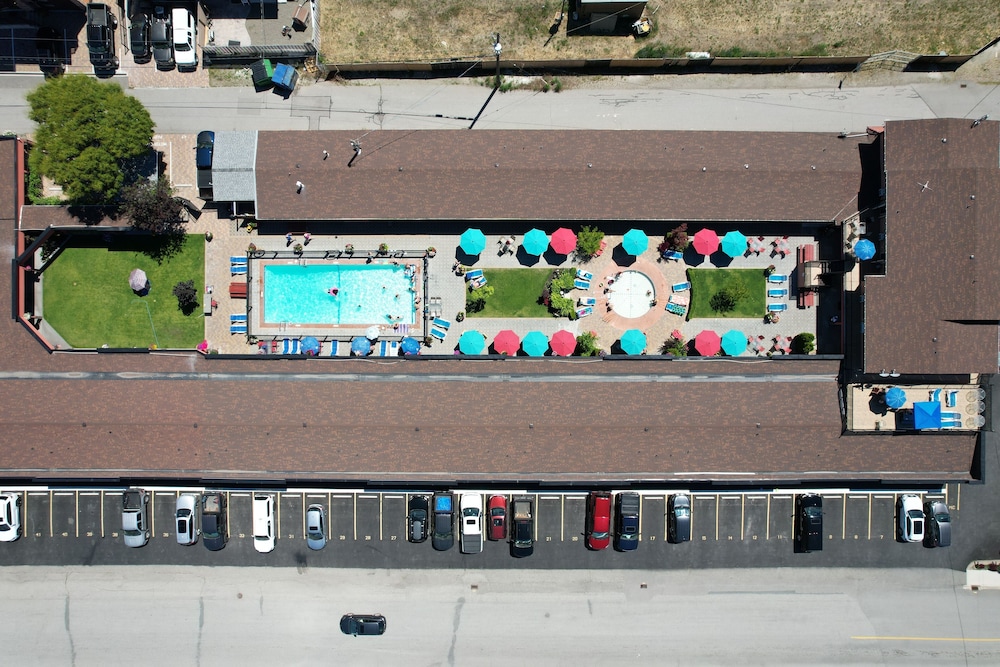 Sahara Courtyard Inn 6/70