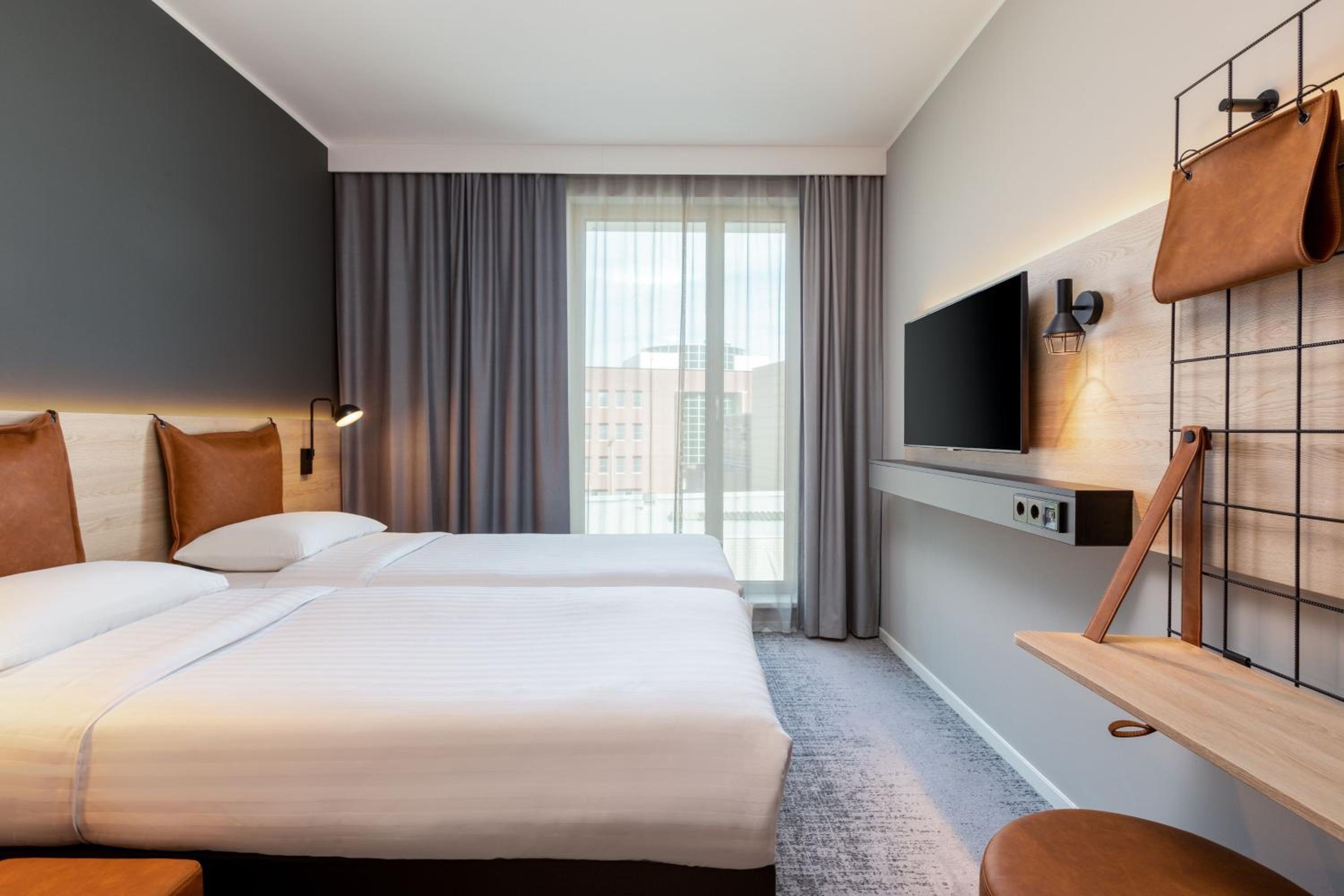 Moxy, Twin Beds