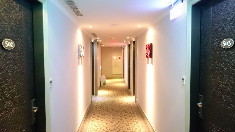 MRT Hotel 45/59
