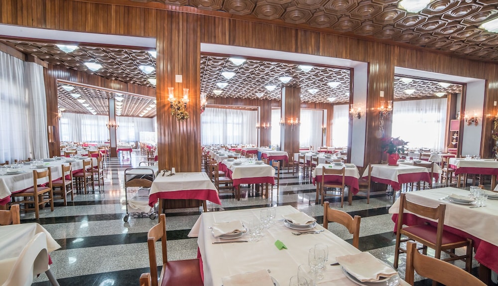 GRAND HOTEL EUROPA 32/50