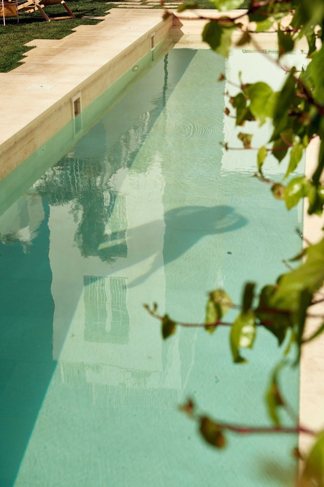 Cristine Bedfor Mahon Boutique Hotel 55/60