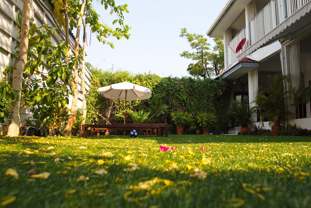 Barefeet Naturist Resort 37/48