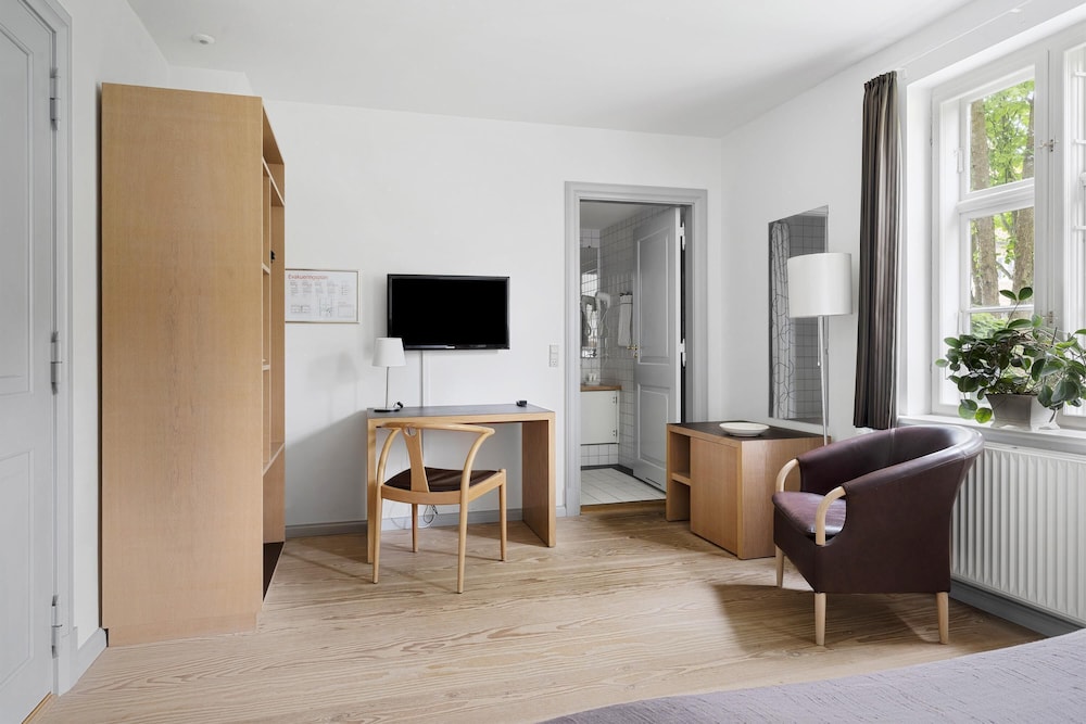 Brodremenighedens Hotel, BW Signature Collection 45/55