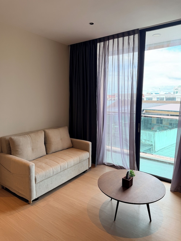 Roxy Hotel Apartment 40/58