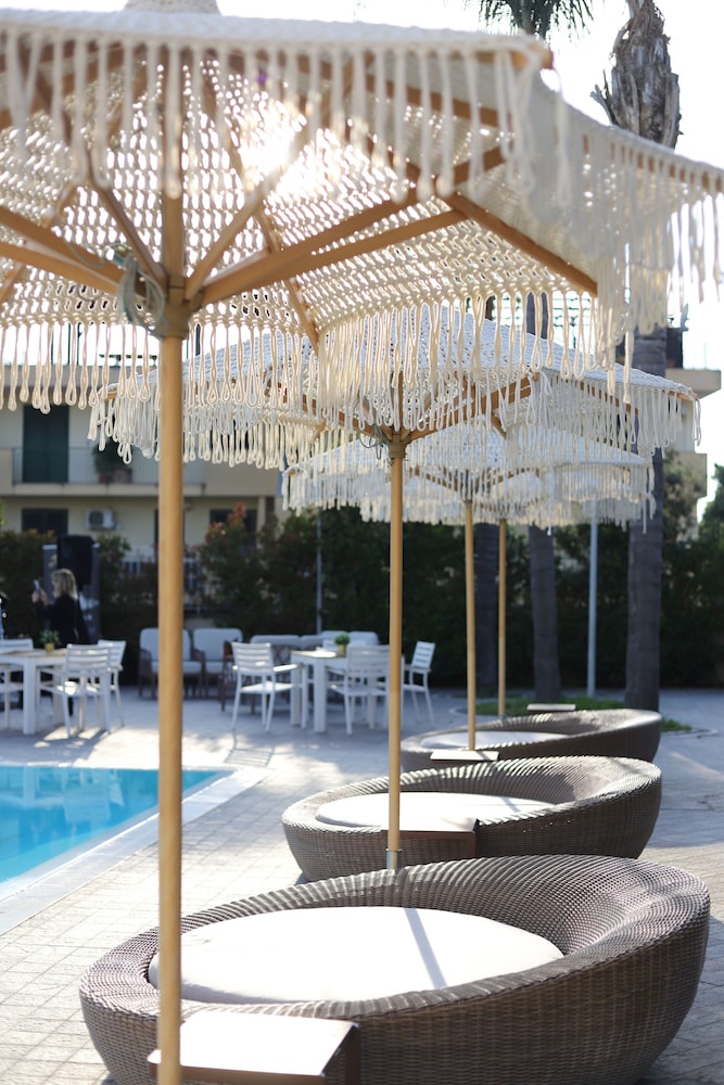 swimming pool spa
