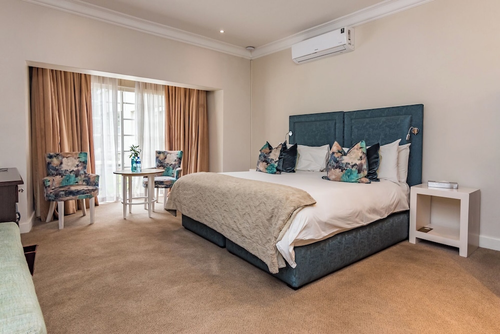 SUPERIOR, KING BED, GARDEN VIEW