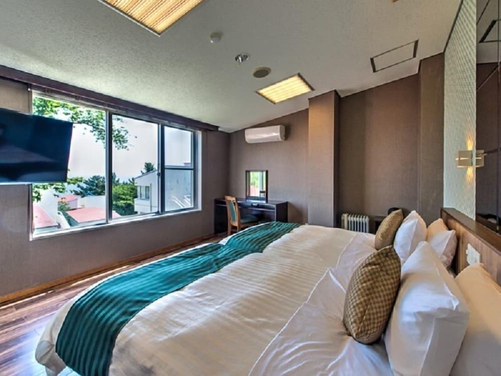 WESTERN, SUITE, OUTDOOR BATH, SMOKING