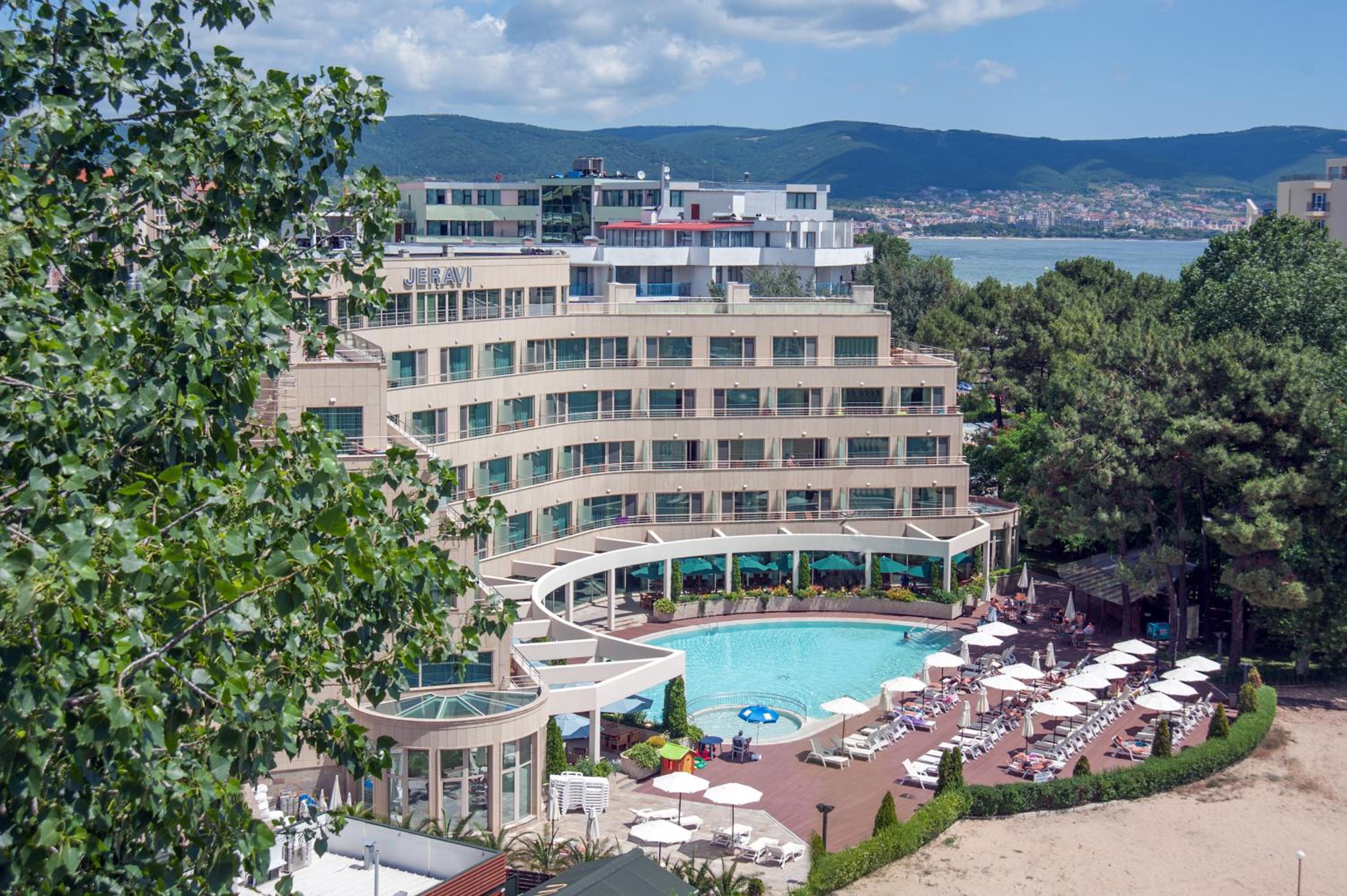 Jeravi Hotel 3/56