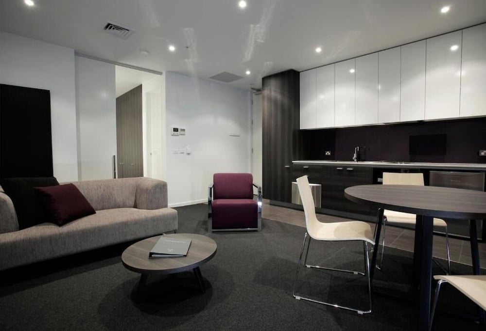 Tyrian Serviced Apartments 29/46