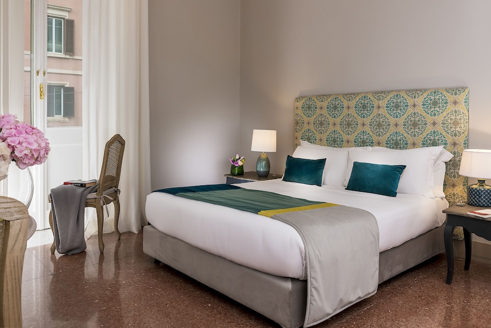 JUNIOR, DOUBLE OR TWIN BED, BALCONY