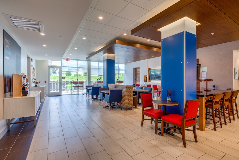 HOLIDAY INN EXPRESS SUITES REEDSVILLE STATE COLL AREA — 8