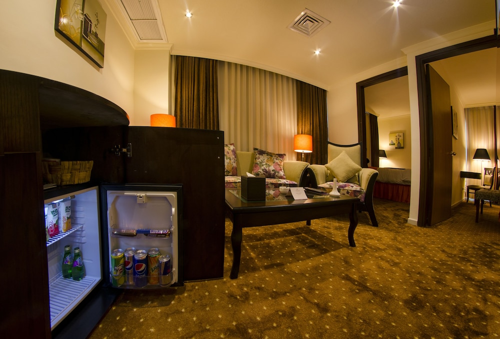 Meneur Hotel 24/29