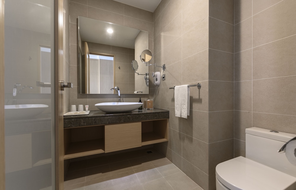 Lakeshore Hotel Hualien 69/71