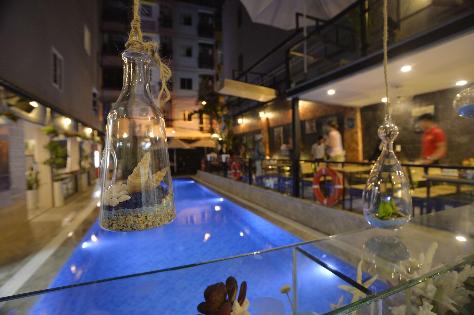 Urban Lodge Hotel - Hostel 3/75