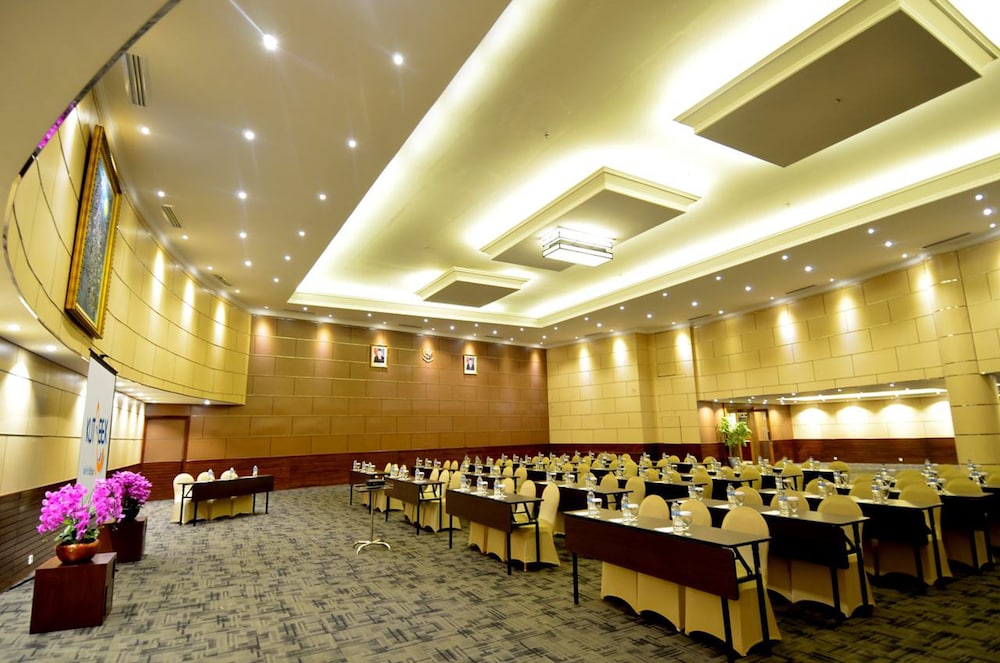 KUTABEX BEACH FRONT HOTEL 52/53