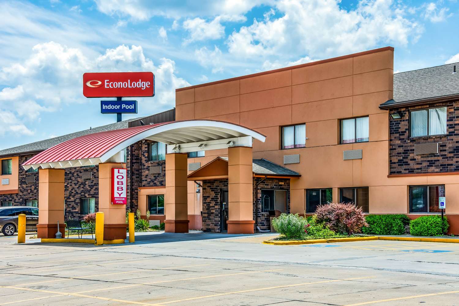 Econo Lodge Topeka at Wanamaker 4/16