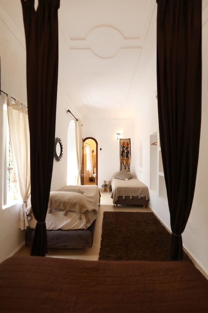 Riad Noor Charana 19/50