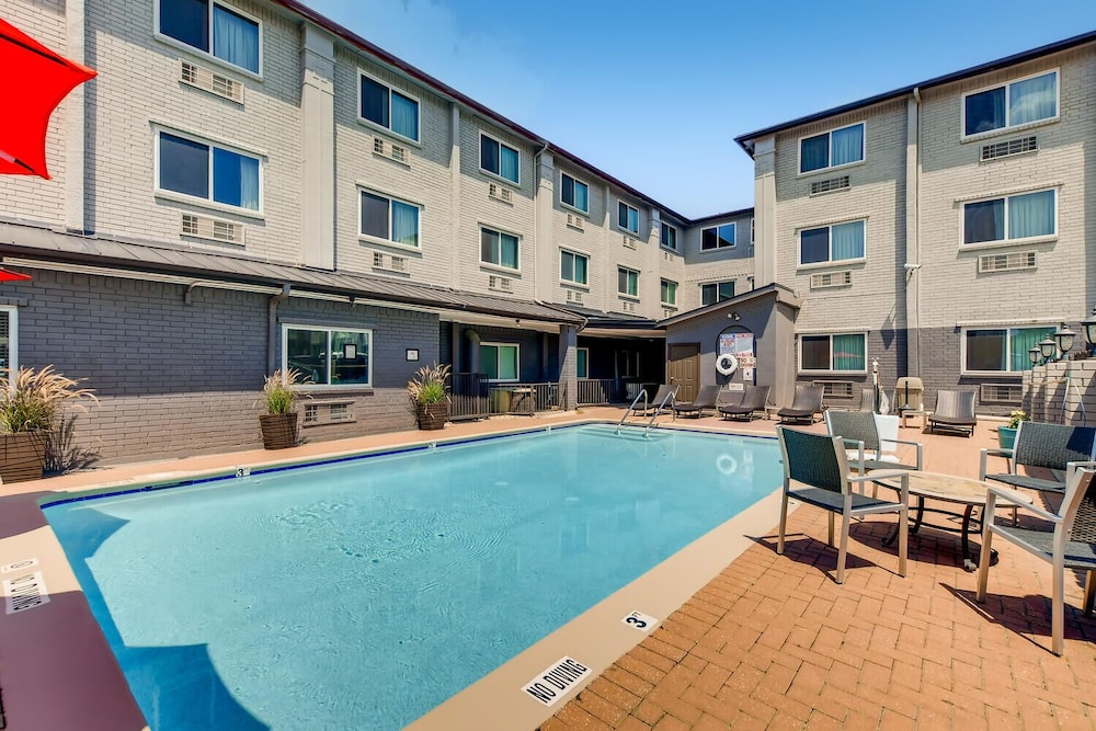 Orangewood Inn Suites Midtown 7/58