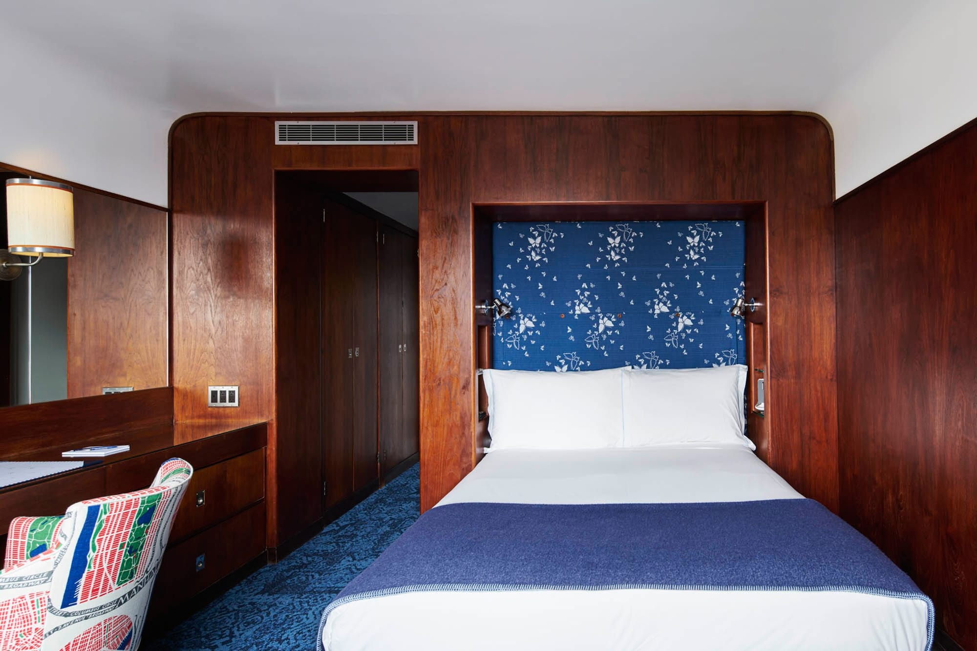 SUPERIOR, QUEEN BED