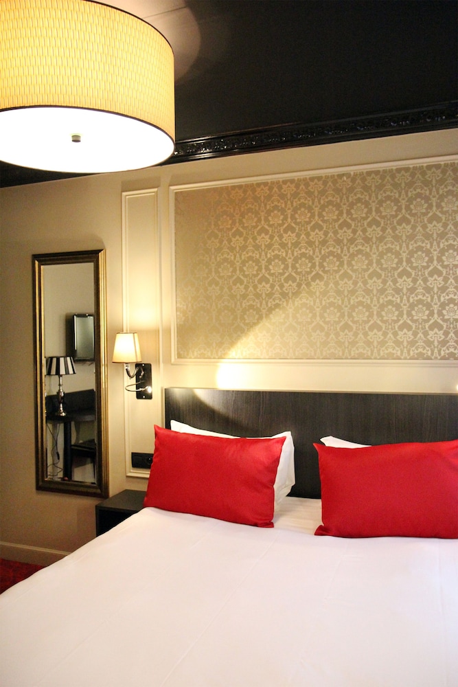 Hotel Le Montmartre Saint Pierre 6/22