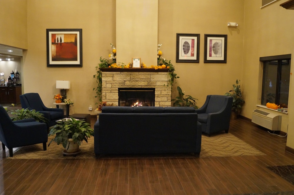 Comfort Inn and Suites Black River Falls I-94 7/37