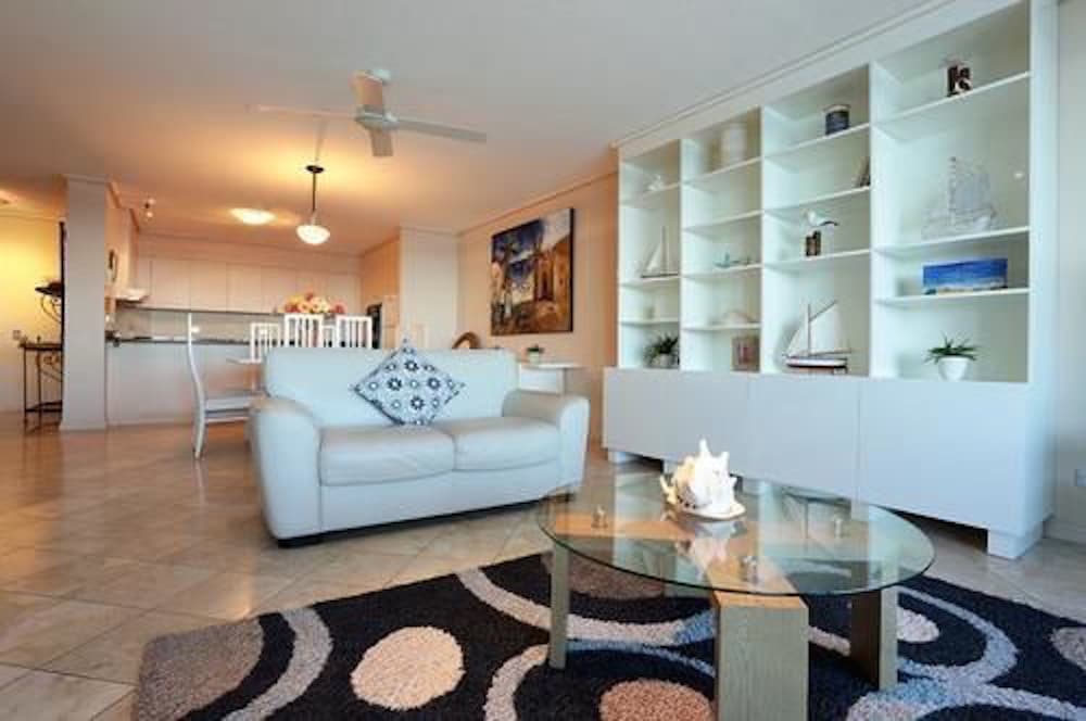 Clubb Coolum Beach Resort 48/65