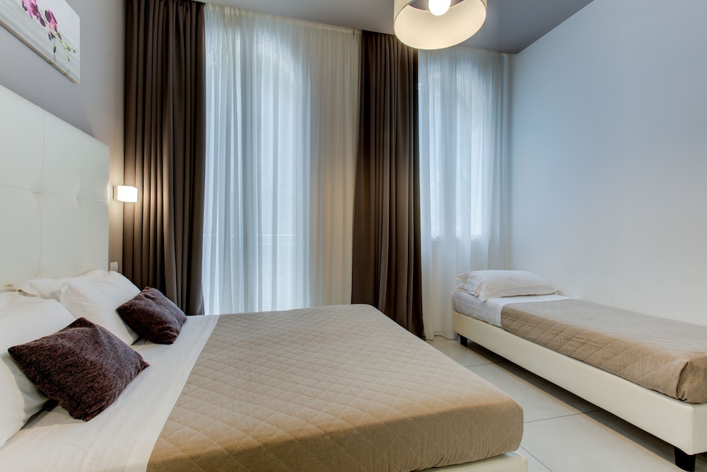 HOTEL AUGUSTEA 32/62