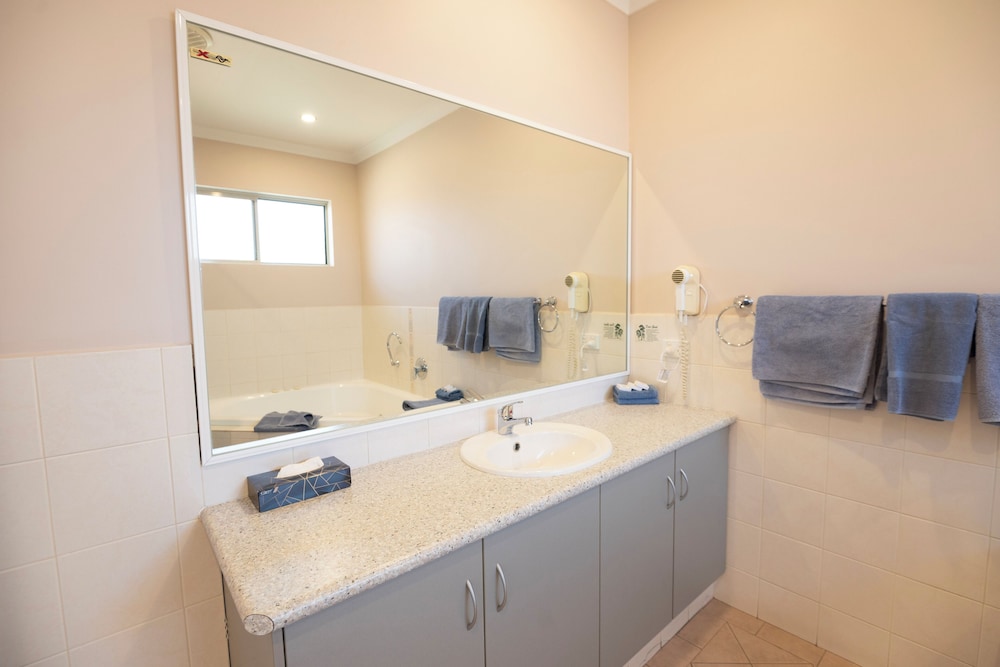 Bunbury Apartment Motel 49/50