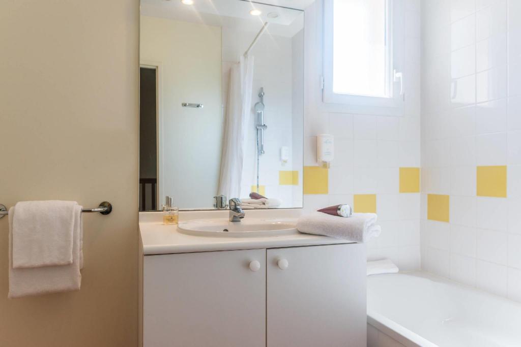 Upgrade, 3 Double Beds، Comfort Aparthotel Nantes La Beaujoire 3/3
