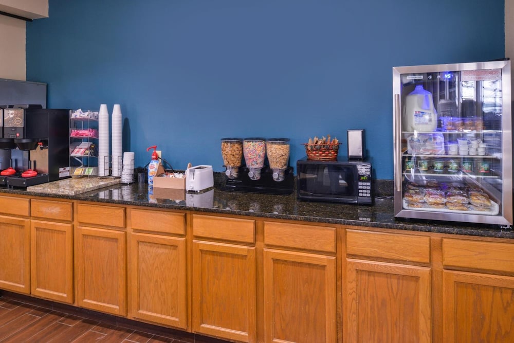 Regency Inn Geneseo 18/21