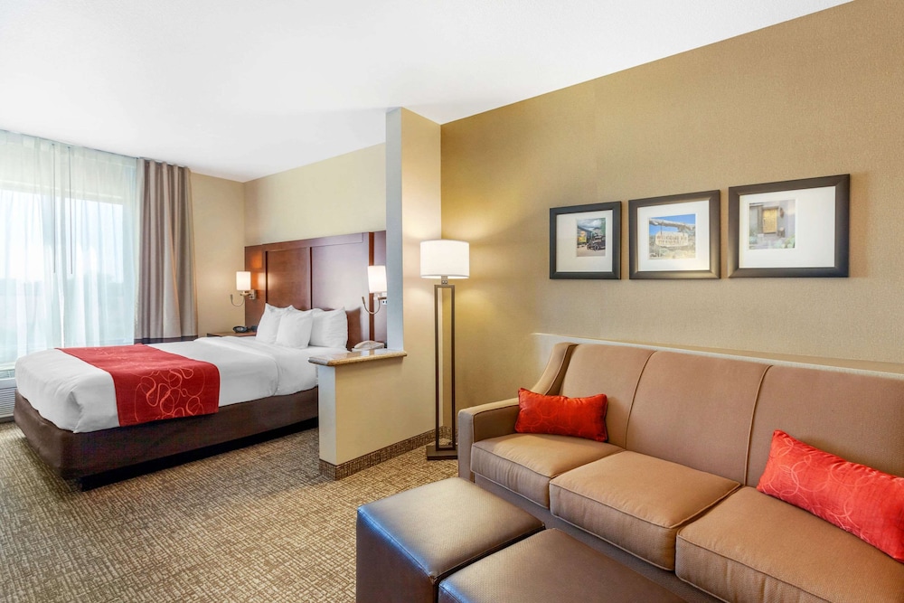 Comfort Suites Glendale State Farm Stadium Area 15/45