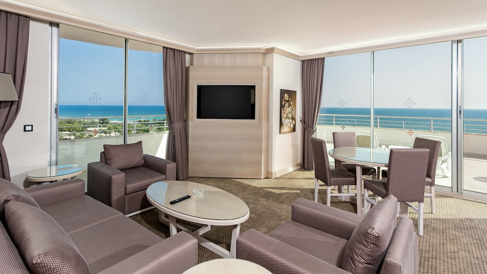 Miracle Resort Hotel 47/72