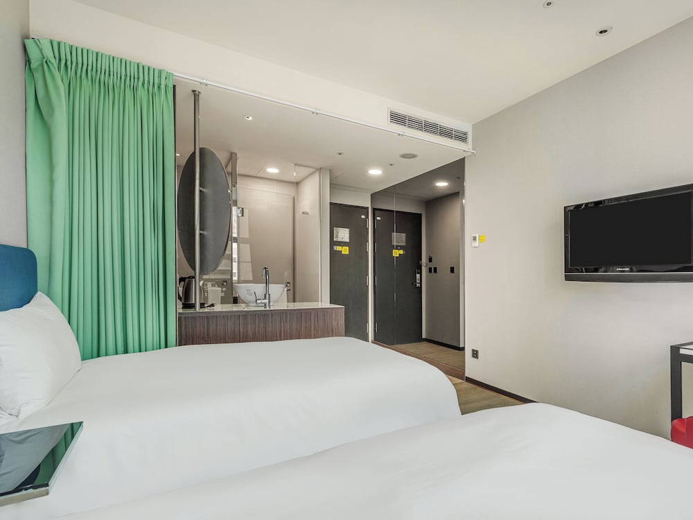 DELUXE, TWIN BEDS