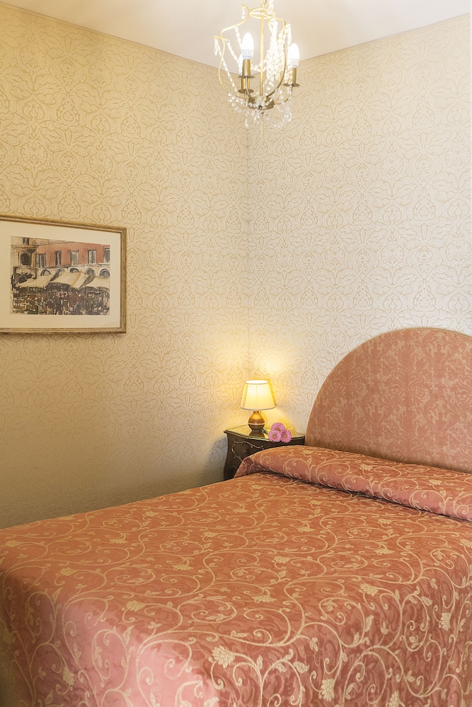 Rigel Hotel 61/73