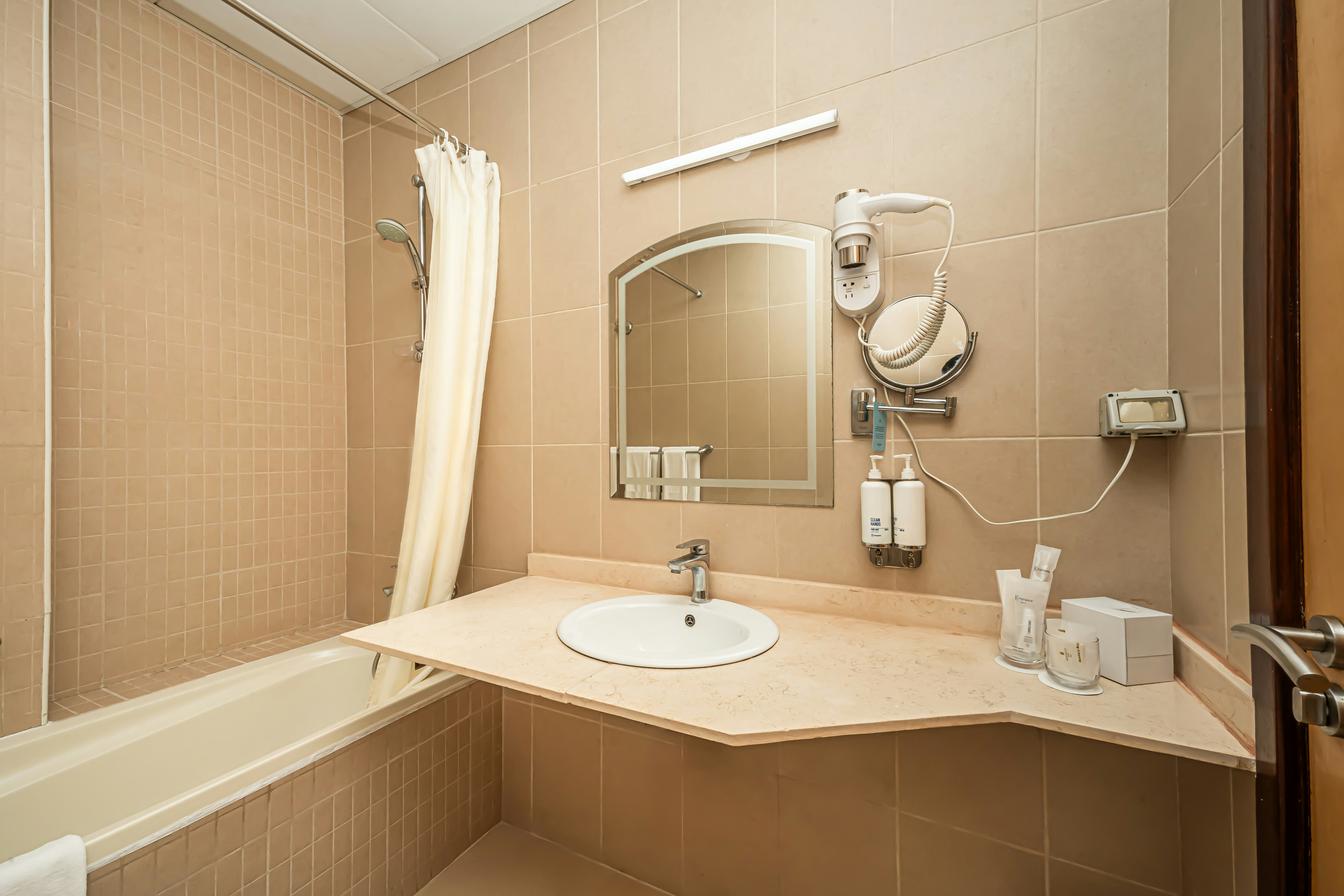 Kingsgate Hotel Doha 77/81