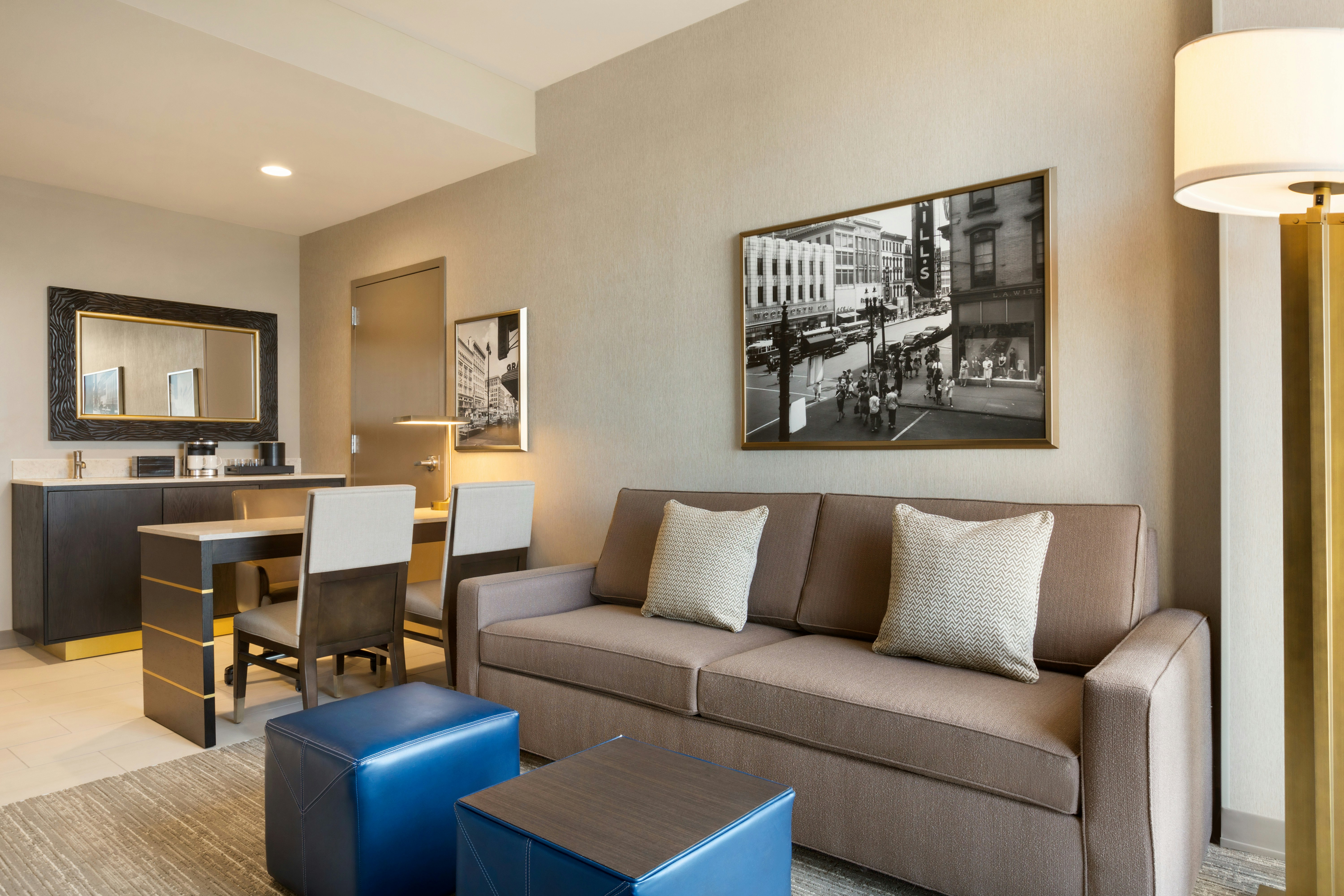 جناح ديلوكس بسريرين كوين بغرفتين، Embassy Suites by Hilton Syracuse Destiny USA 2/2