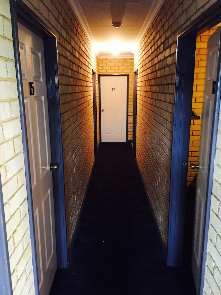The Shiralee - Hostel 3/57