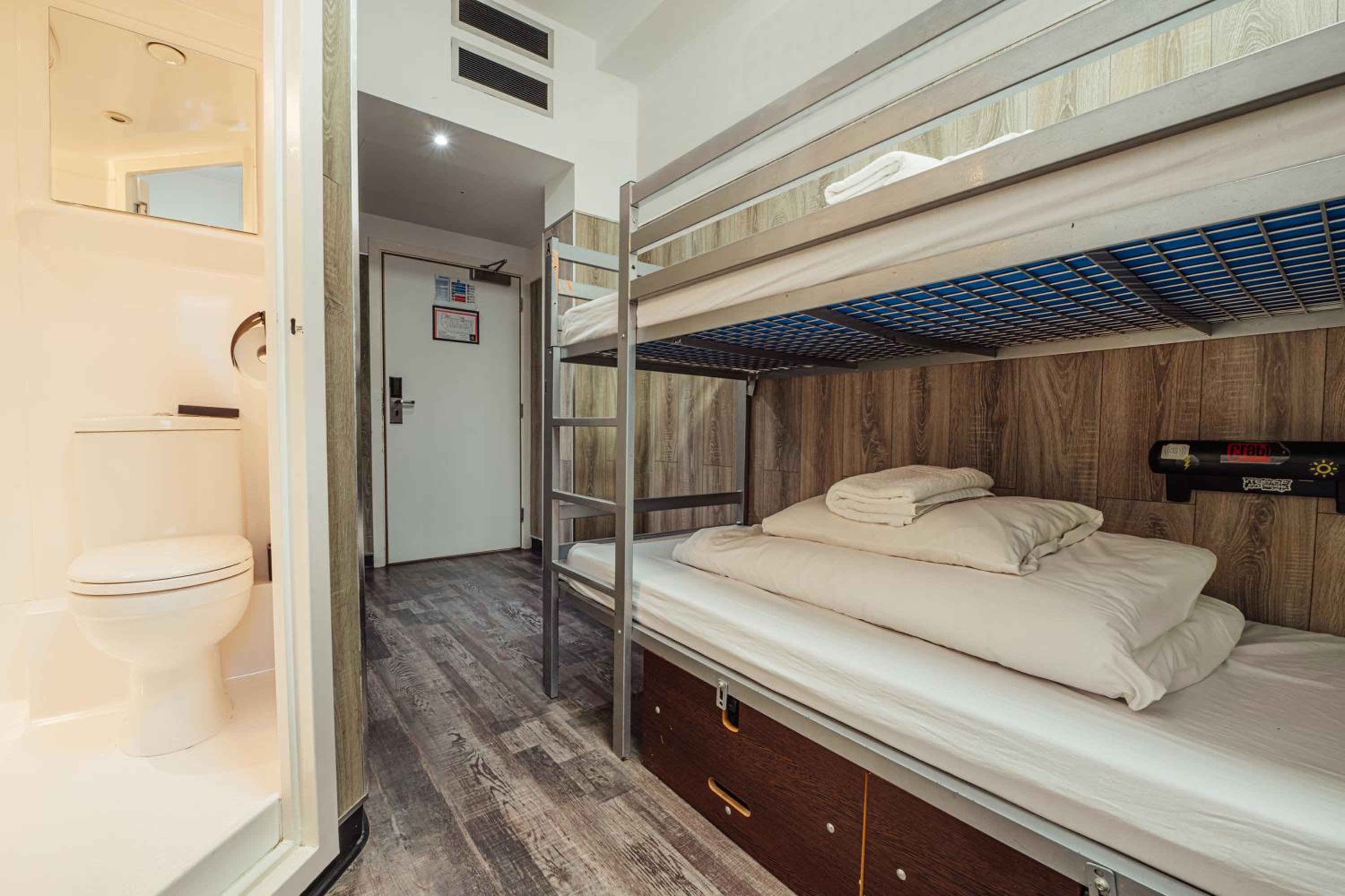 MIXED DORM, 6 BEDS
