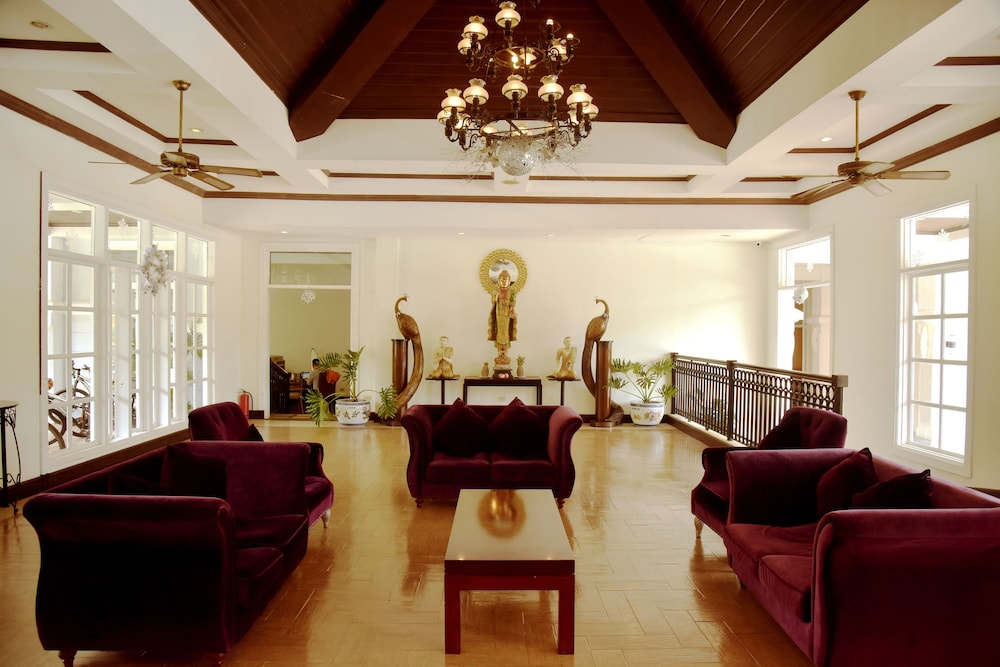 Forest Crest Nature Hotel and Resort Powered by ASTON (ex Chateau Royale Sports and Country Club) 60/77