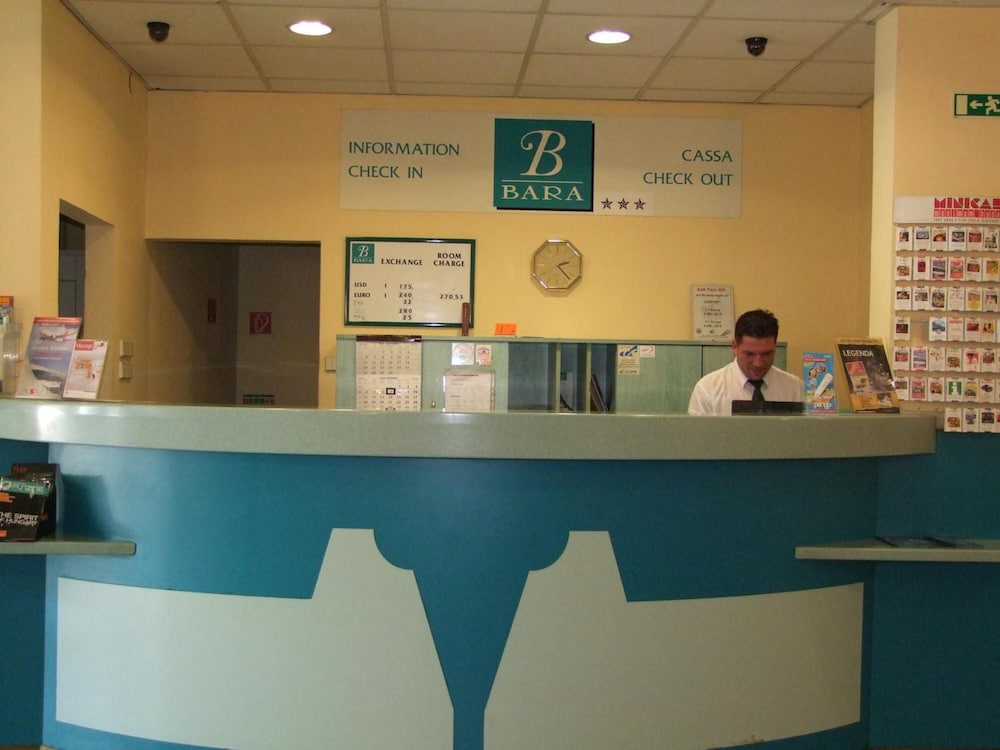 BARA HOTEL 8/50