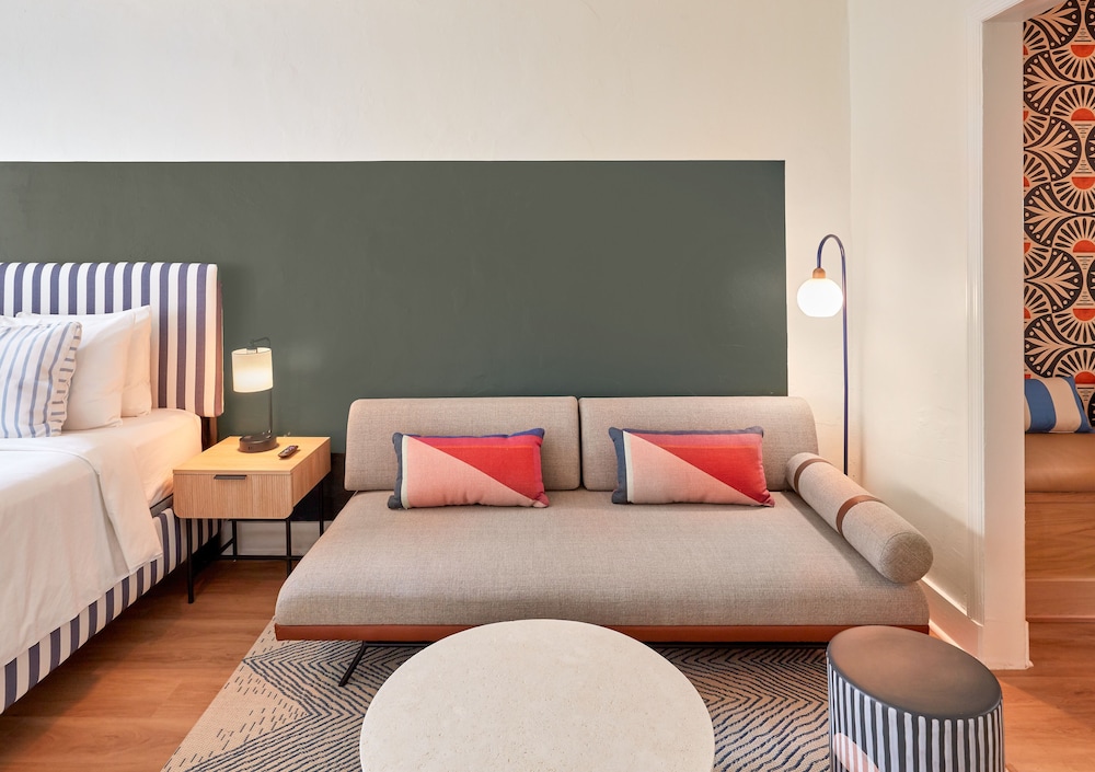Villa Paradiso Hotel 11/58