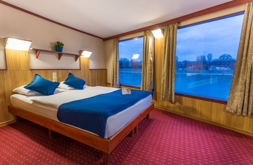 Fortuna Boat Hotel 5/24
