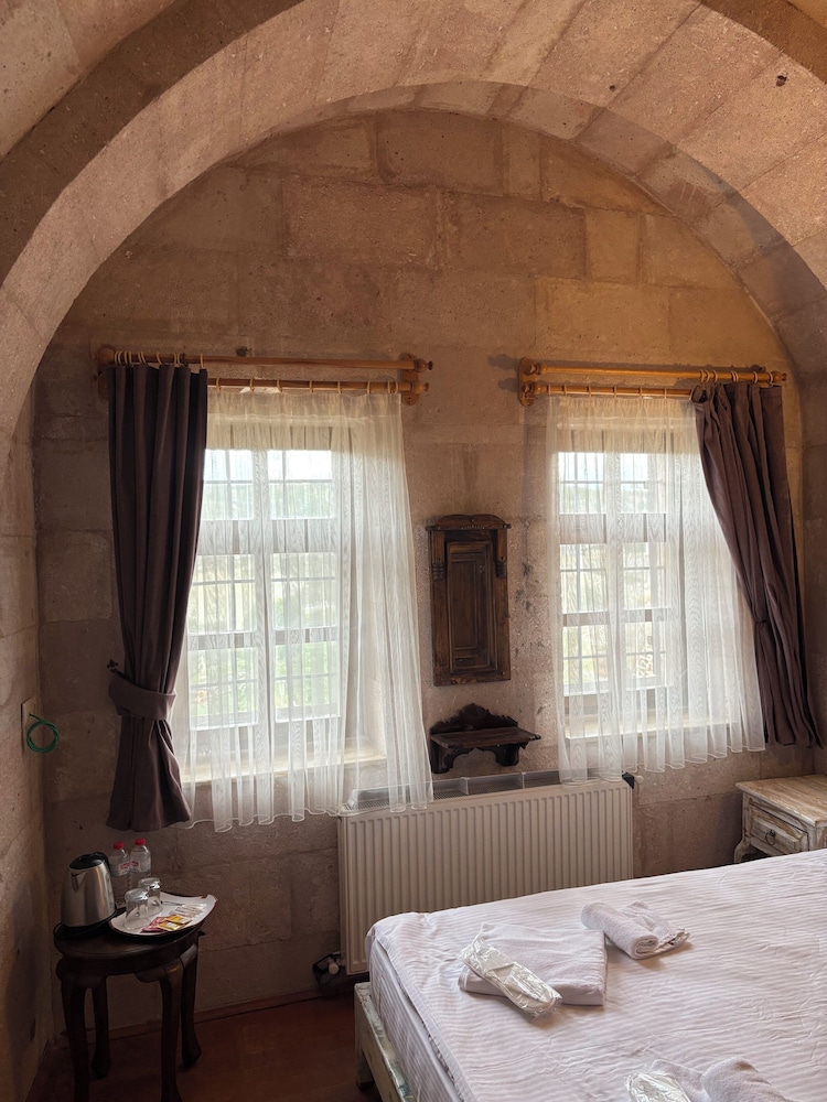 Valley Inn Cave Hotel 14/50