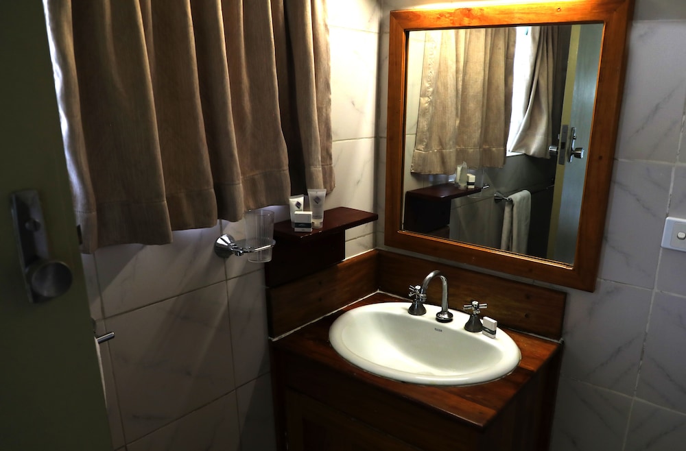 Huon Gulf Hotel and Apartments 35/49