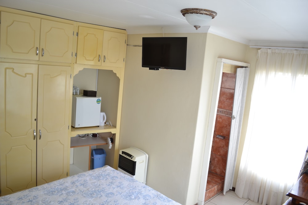 Kamogelo Guest House 32/47