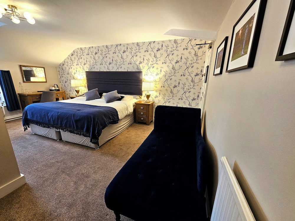 EXECUTIVE, DOUBLE OR TWIN BED