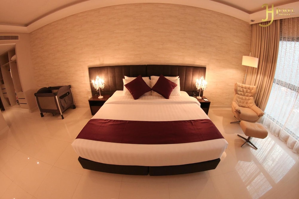 The Jewel Hotel 6/48