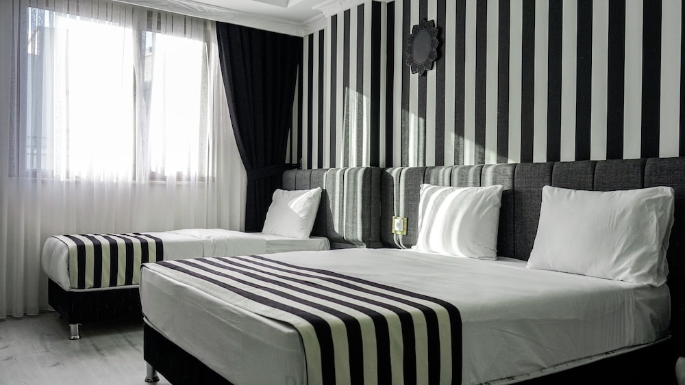Cnr Inci Hotel 16/32